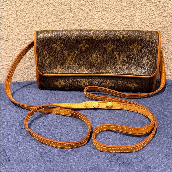 Louis Vuitton Handbags - Louis Vuitton Monogram Pochette Twin PM with Removable Strap